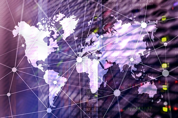 Carte du monde avec réseau de communication sur fond de salle de serveur