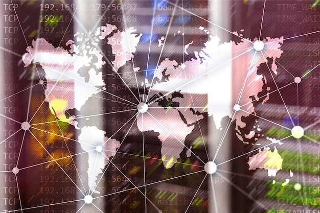 Photo carte du monde avec réseau de communication sur fond de salle de serveur
