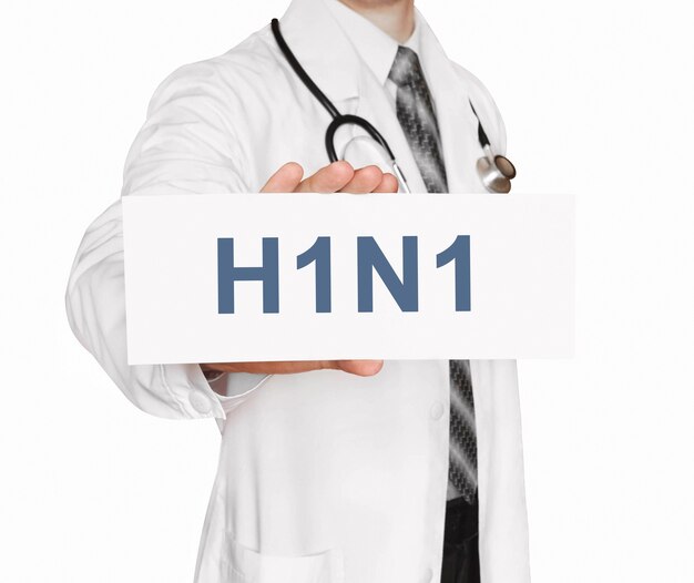 Carte H1N1 entre les mains du médecin