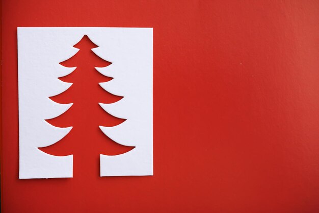 Carte de papercraft de conception de coupe de papier d'arbre de Noël