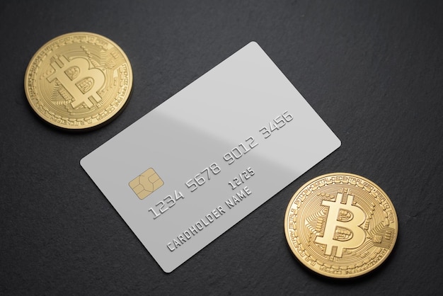 Carte en plastique blanche avec des pièces de monnaie bitcoin sur fond noir rendu 3D
