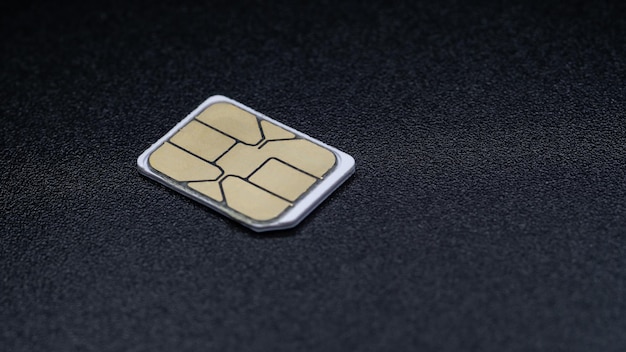 Carte SIM pour téléphone mobile sur fond noir