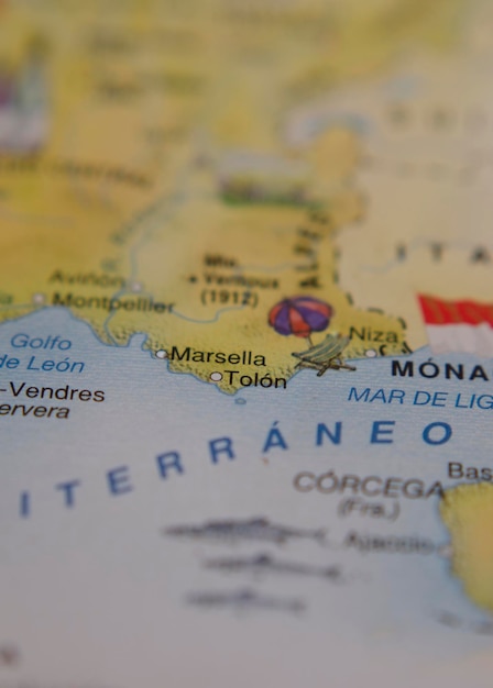 carte touristique de Toulon dans le concept de voyage et de vacances avec une épingle marquant la destination