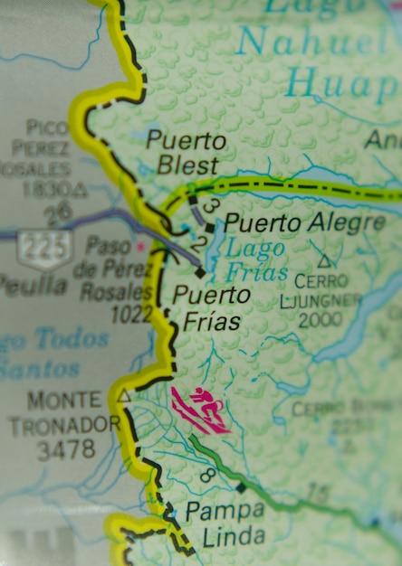 carte touristique verticale de Puerto Frias en Patagonie argentine près de Bariloche dans le concept de vacances et de voyage