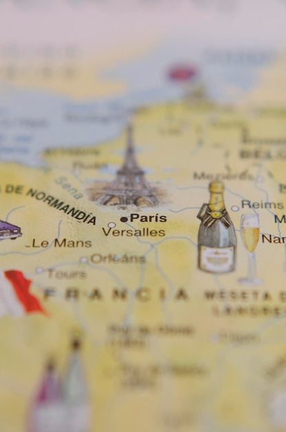 Photo carte verticale touristique de la ville de paris en france dans le concept de voyage