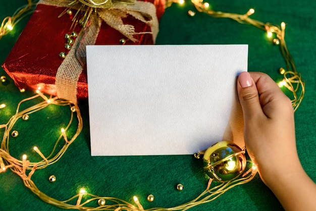 Carte Vierge Avec Des Décorations De Noël. Maquette De Carte De Noël.