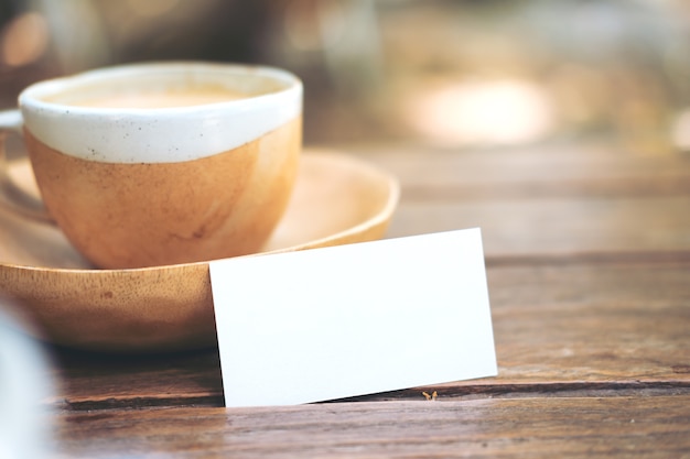 Carte de visite avec une tasse de café