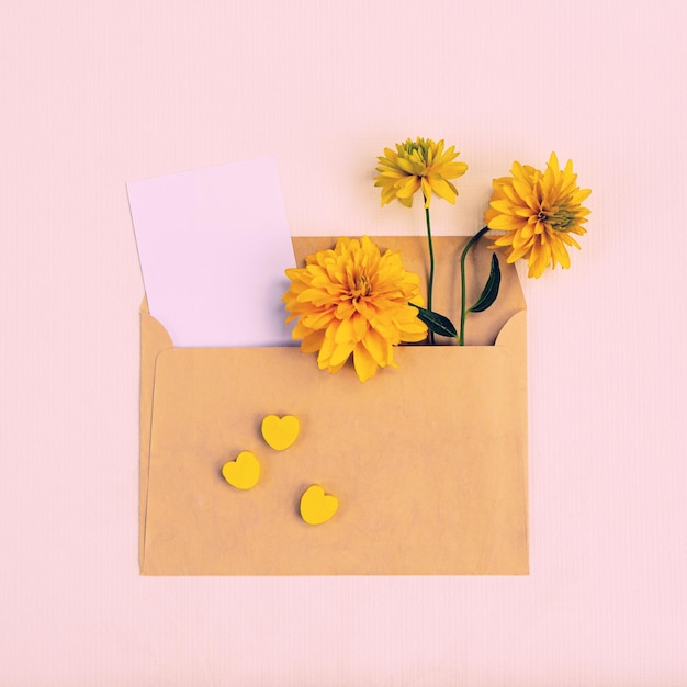 Photo carte de voeux florale de fleurs sauvages avec espace de copie