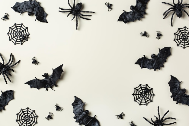 Carte de voeux d'Halloween avec toile d'araignée et araignée de chauves-souris