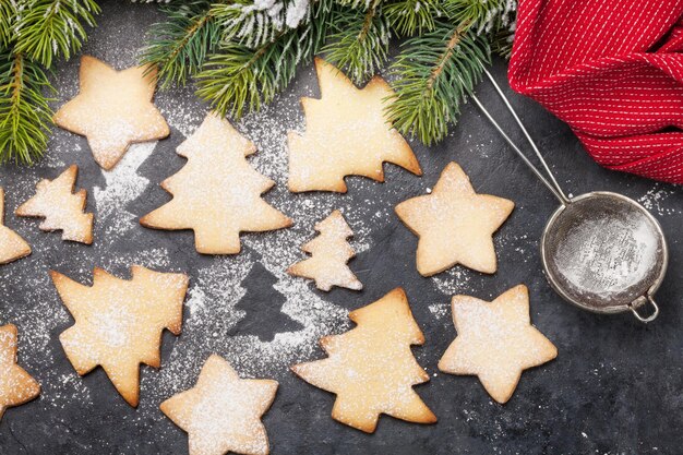 Carte de voeux de Noël avec des biscuits de pain d'épice