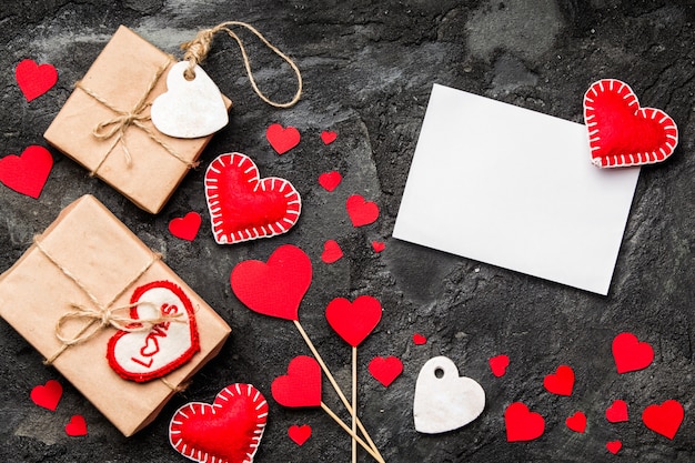 Photo carte de voeux vierge saint valentin avec coeurs décoratifs