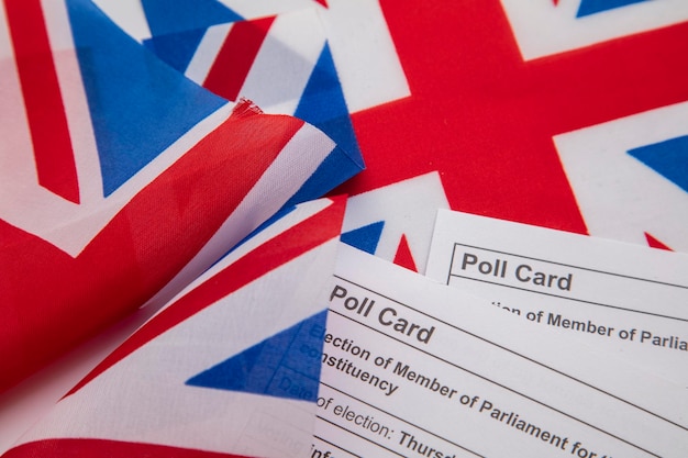 Photo carte de vote pour l'élection générale du royaume-uni sur un drapeau union jack