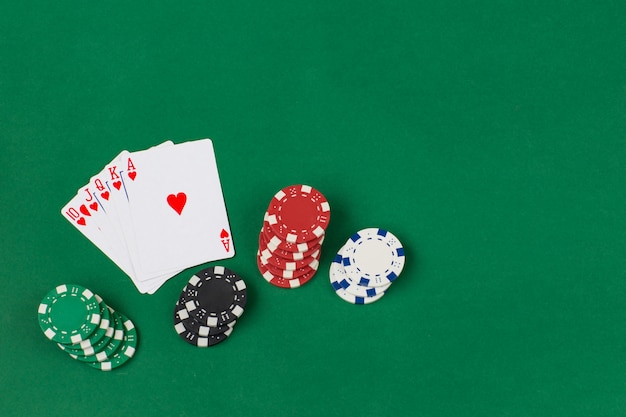 cartes et jetons de poker