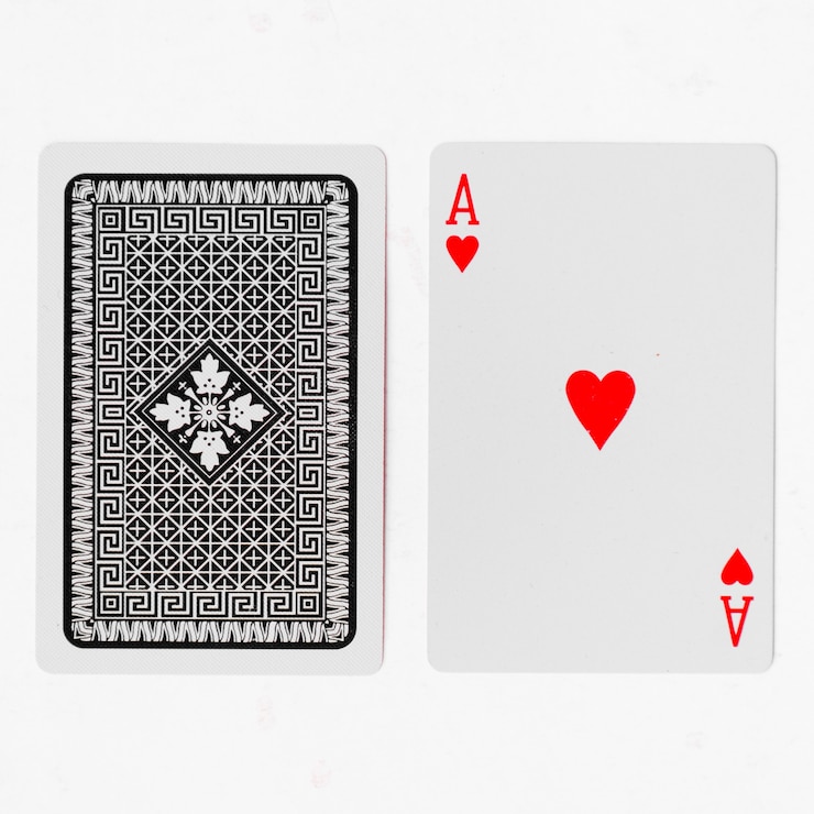 Photo cartes à jouer, suite ace avec dos sur fond blanc