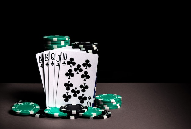 Cartes de poker avec combinaison de quinte flush royale