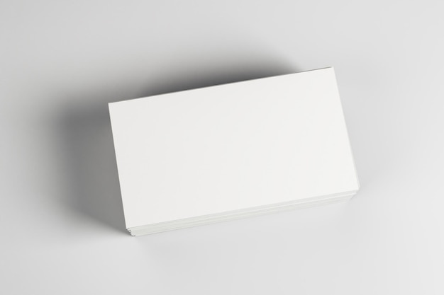 Des cartes de visite blanches vides sur la table