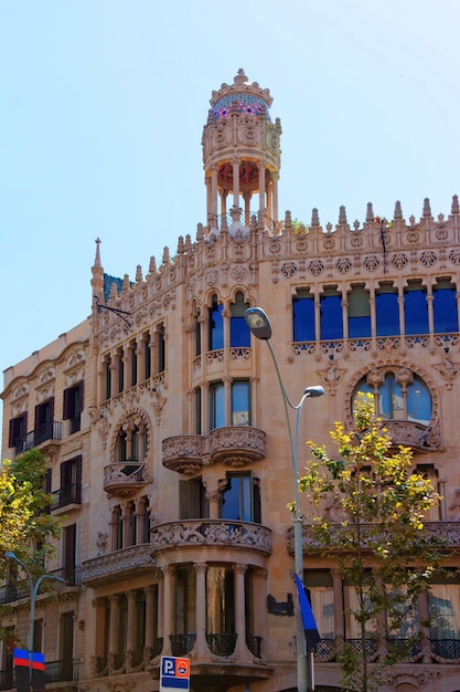 Photo casa lleo morera de style moderniste dans le bloc de discord dans le quartier eixample de barcelone, espagne. il a été conçu par lluis domenech i montaner