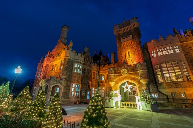 Casa Loma nuit d'hiver illumination château historique de la ville de Toronto Ontario Canada