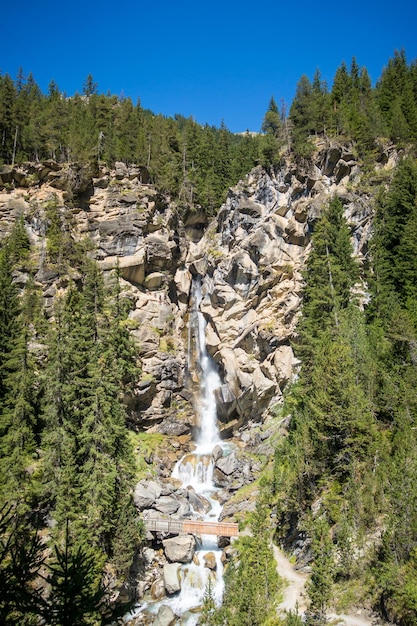 Photo cascade dans le parc national de la vanoise alpes françaises