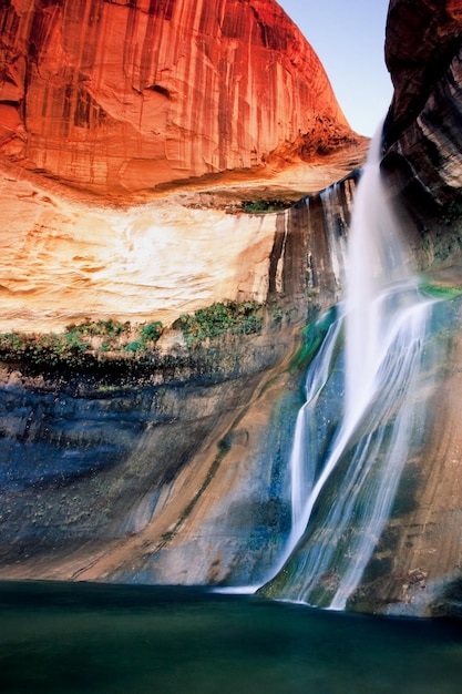 Cascade dans le pays des roches rouges de l39Utah