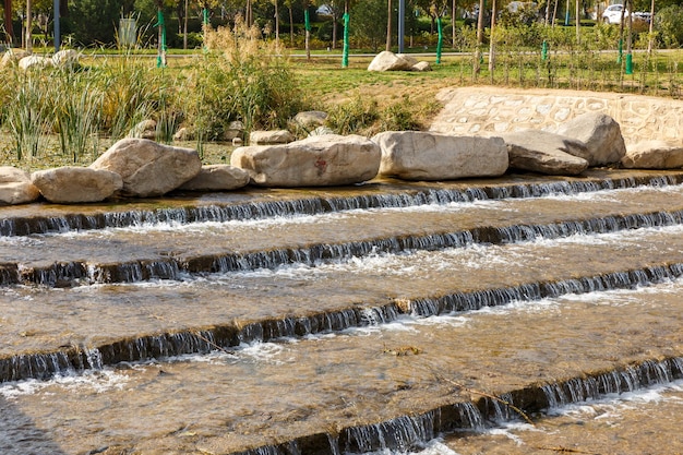 Cascade décorative de pierre naturelle