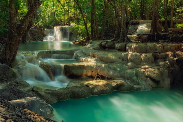 Cascade d&#39;Erawan en Thaïlande