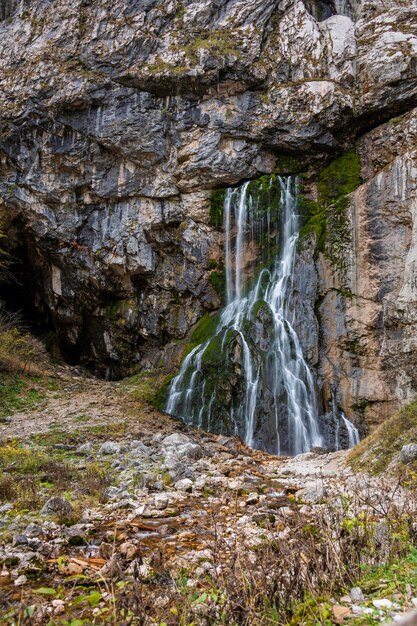 La cascade est la cascade la plus célèbre et la plus belle