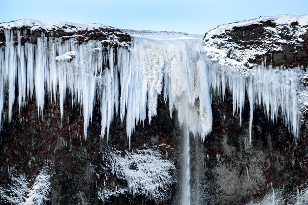 Cascade gelée près de Vik Islande