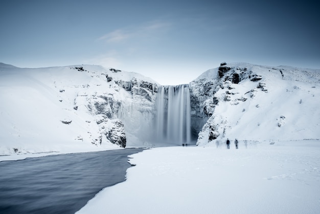 Cascade islandaise gelée