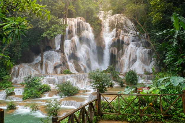 Cascade de Kuangsi asie laos