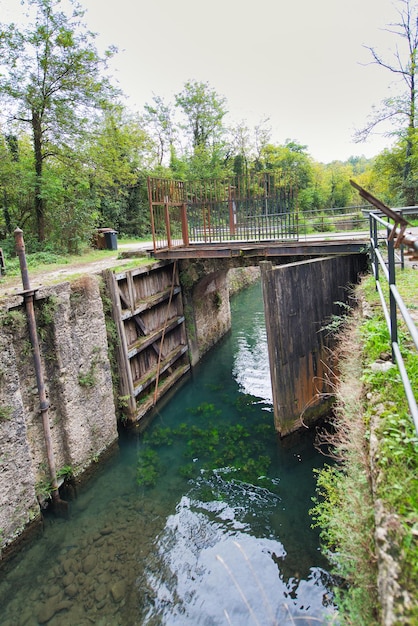 Cascade Léonard de Vinci Sur la rivière Adda