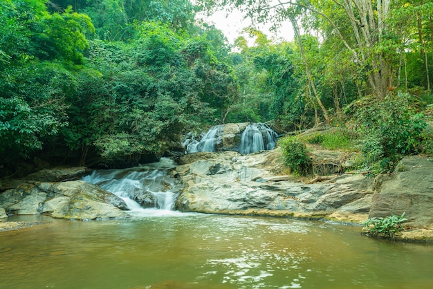 Cascade de Mae Sa en Thaïlande