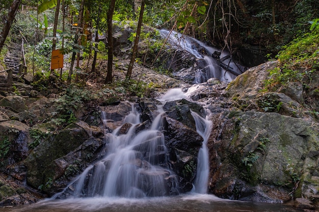 Photo cascade mea kampong chiangmai thaïlande