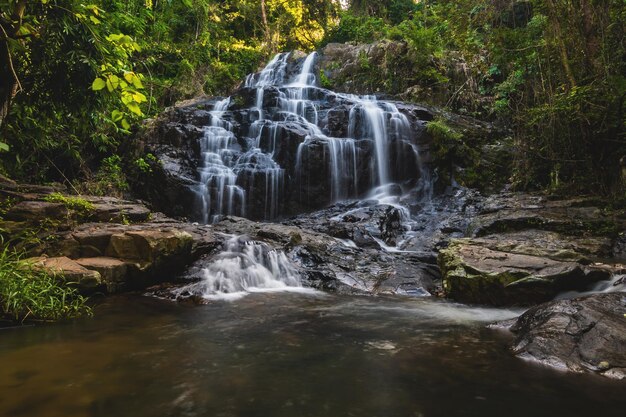 La cascade de Namtok Salatdai est une petite cascade de Nakhon Nayok en Thaïlande.