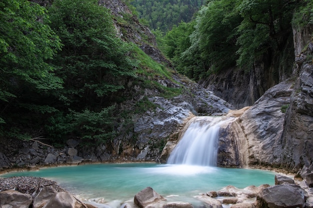 Cascade Paysage dans la forêt