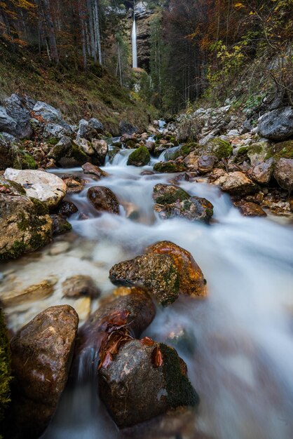 Cascade de Pericnik en Slovénie Alpes juliennes longue exposition