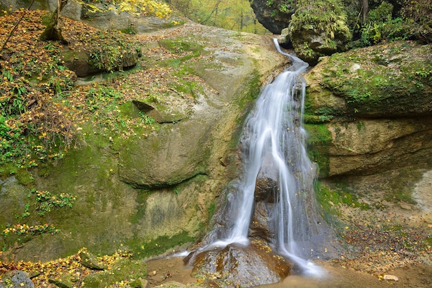 Cascade de pierre de montagne