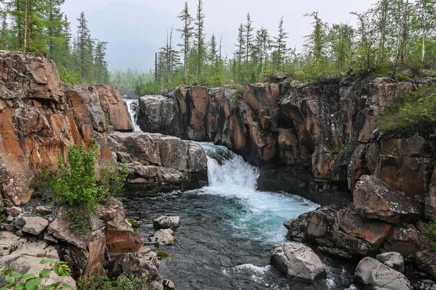 Cascade sur le plateau de Putorana