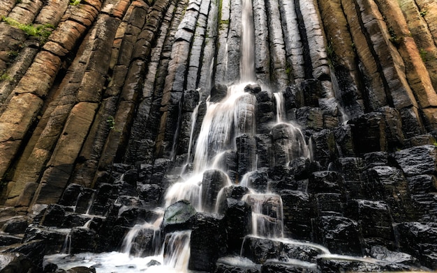 Cascade de prisme basaltique géologique