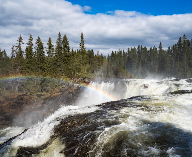 La cascade Ristafallet dans la partie ouest du Jamtland est classée parmi les plus belles cascades de Suède.
