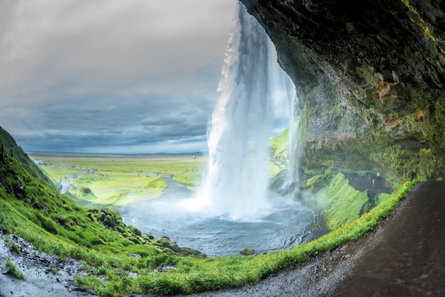 Photo cascade de seljalandsfoss en islande en été