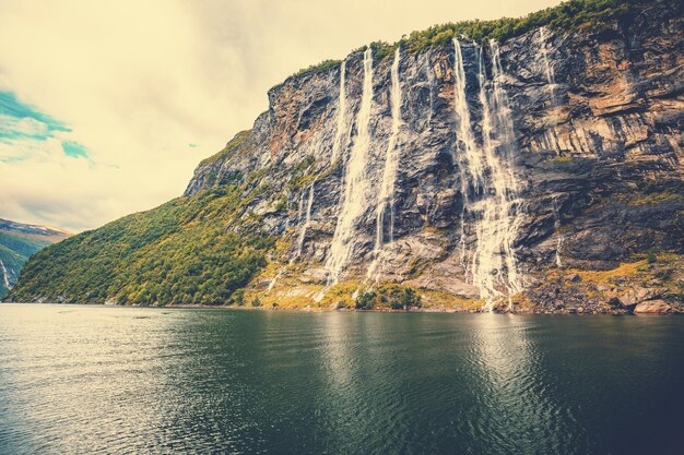 Cascade des sept soeurs. Fjord de Geiranger.