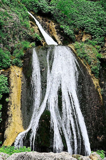 Cascade à la source de la rivière mundo