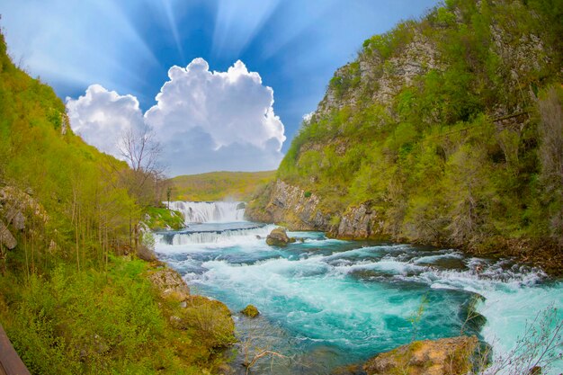 La cascade Strbacki Buk sur la rivière Una en Bosnie