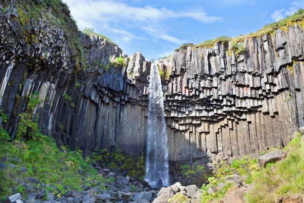 Cascade de Svartifoss en Islande