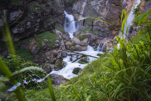 La cascade de Waldbachstrub près de Hallstatt Escherntal en Autriche