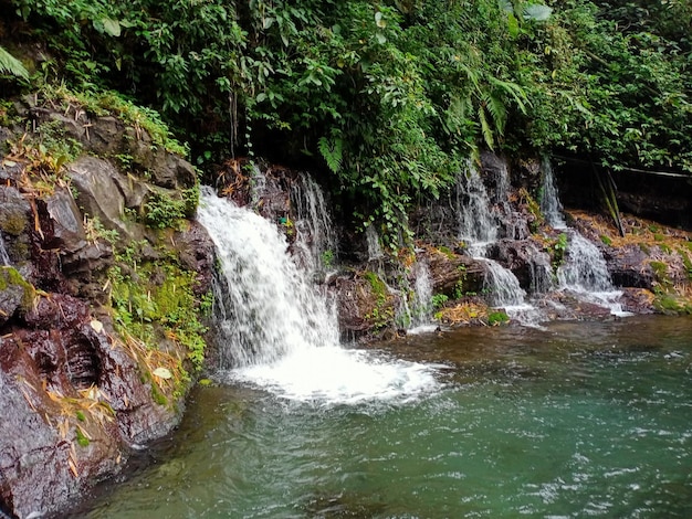 Photo une cascade