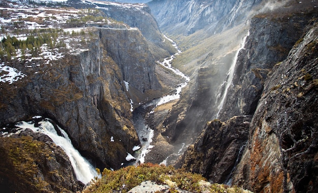 Cascades de Norvège en période printanière