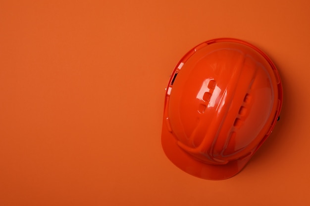 Casque sur orange