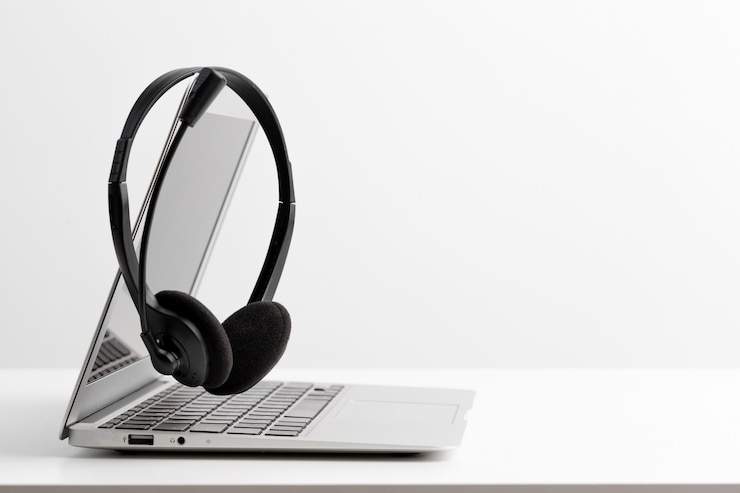 Photo casque et ordinateur portable